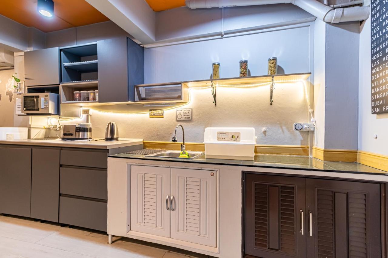 Snoozzze Hostel ใกล้รถไฟฟ้า ย่านบางรัก (Adults Only) Bangkok Zewnętrze zdjęcie
