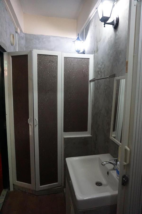 Snoozzze Hostel ใกล้รถไฟฟ้า ย่านบางรัก (Adults Only) Bangkok Zewnętrze zdjęcie