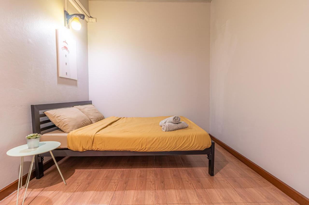 Snoozzze Hostel ใกล้รถไฟฟ้า ย่านบางรัก (Adults Only) Bangkok Zewnętrze zdjęcie